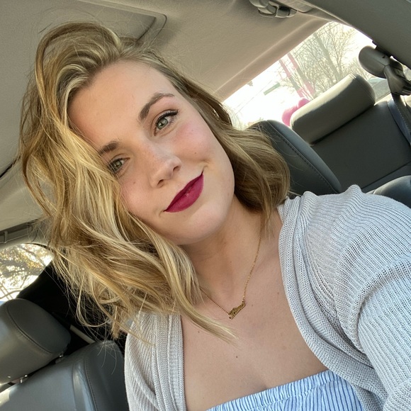 Meet your Posher, Olivia - Picture 1 of 1